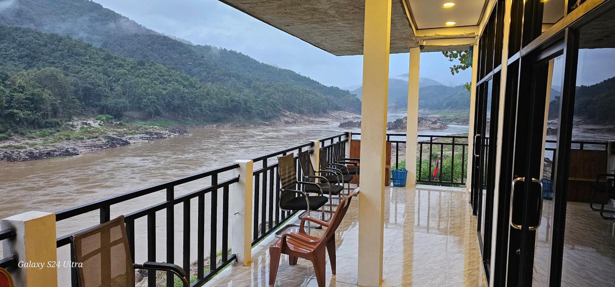 Inn Riverside Hostel Pb Muang Pakbèng Esterno foto