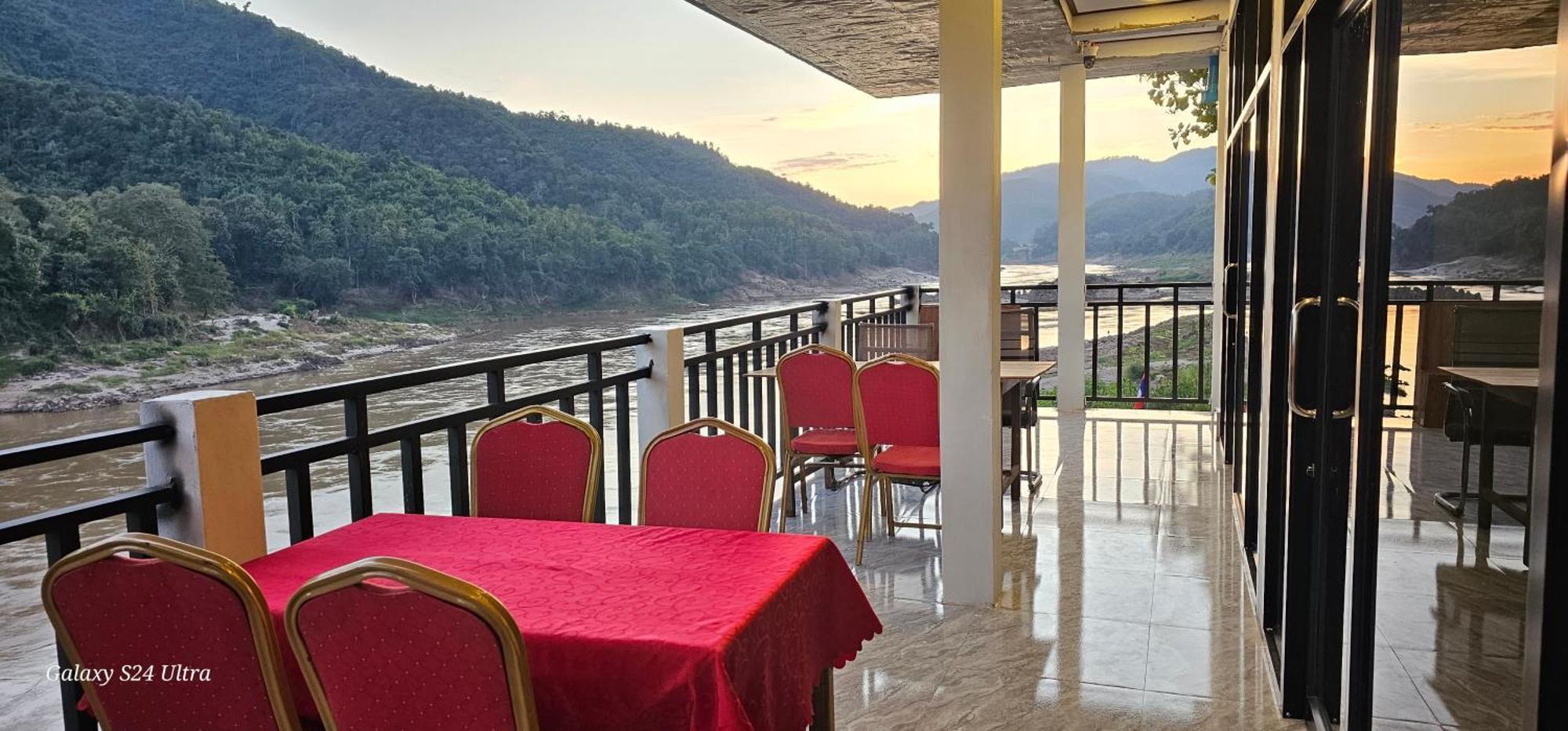 Inn Riverside Hostel Pb Muang Pakbèng Esterno foto