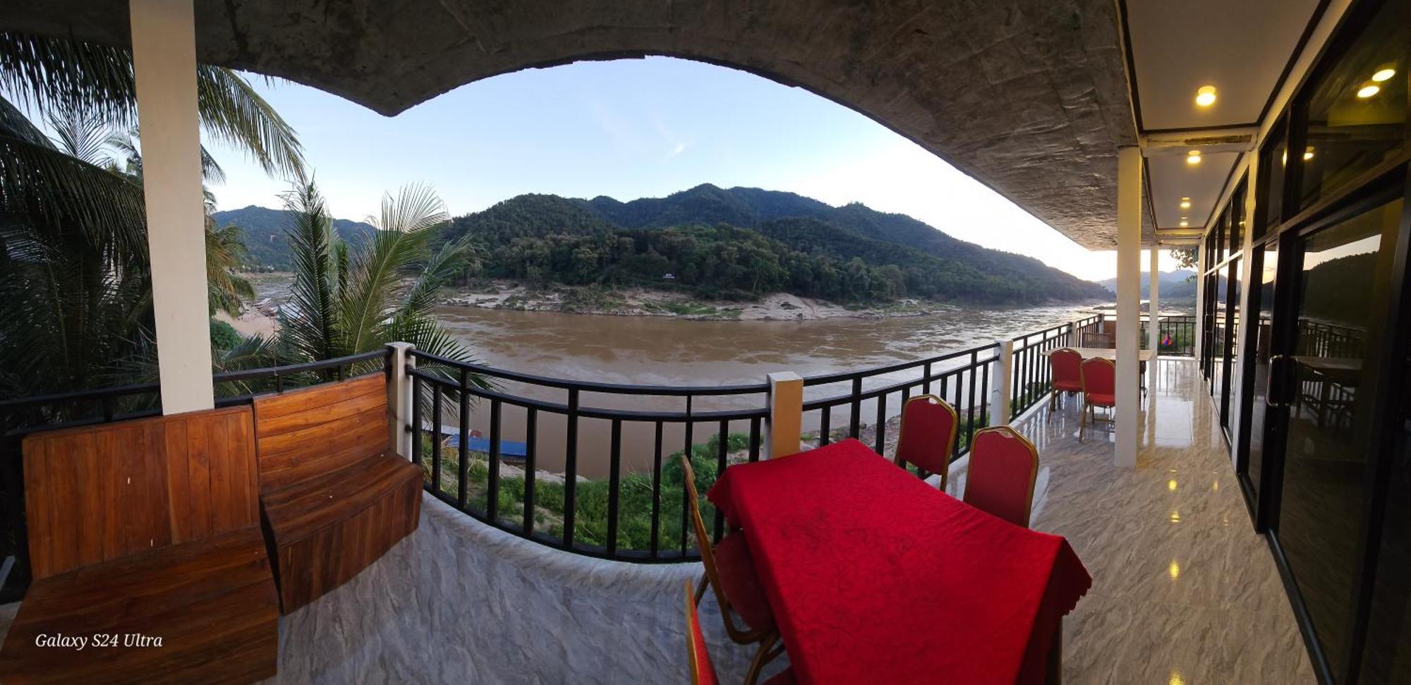 Inn Riverside Hostel Pb Muang Pakbèng Esterno foto