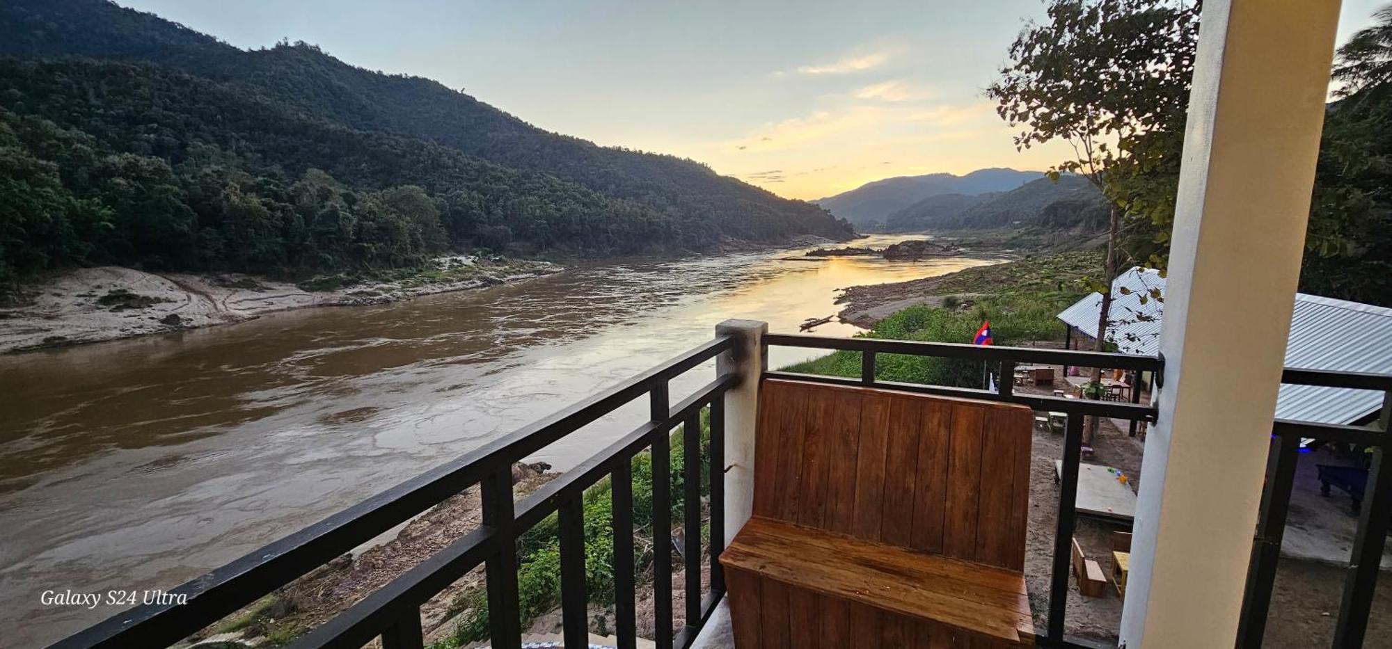 Inn Riverside Hostel Pb Muang Pakbèng Esterno foto