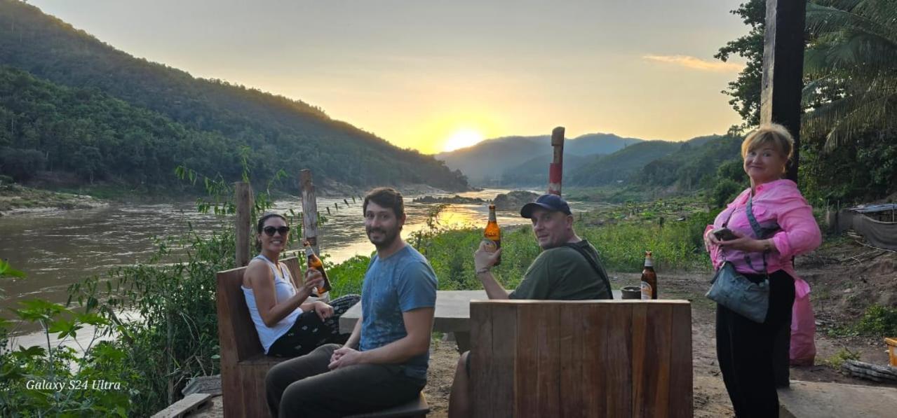 Inn Riverside Hostel Pb Muang Pakbèng Esterno foto