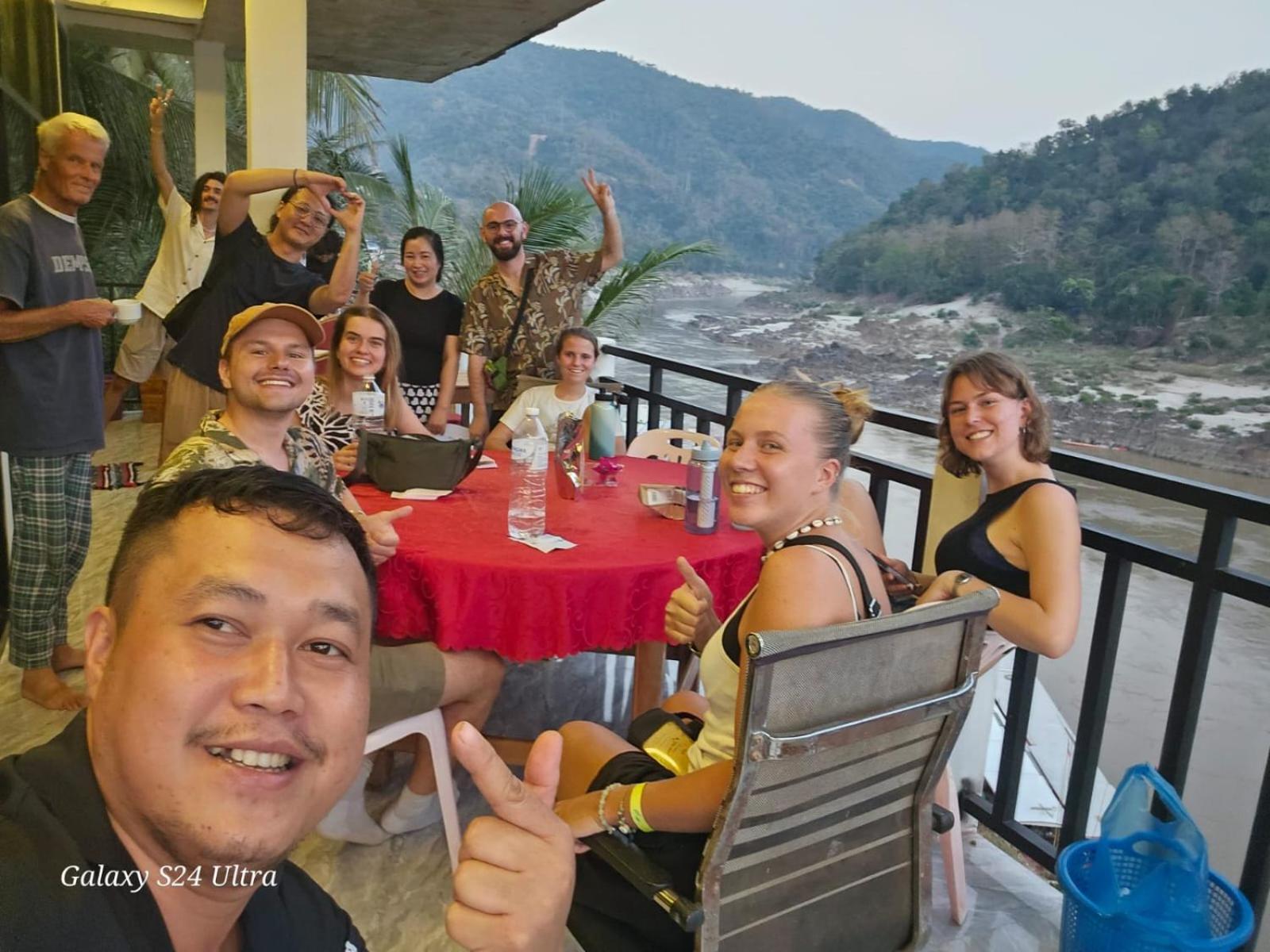 Inn Riverside Hostel Pb Muang Pakbèng Esterno foto