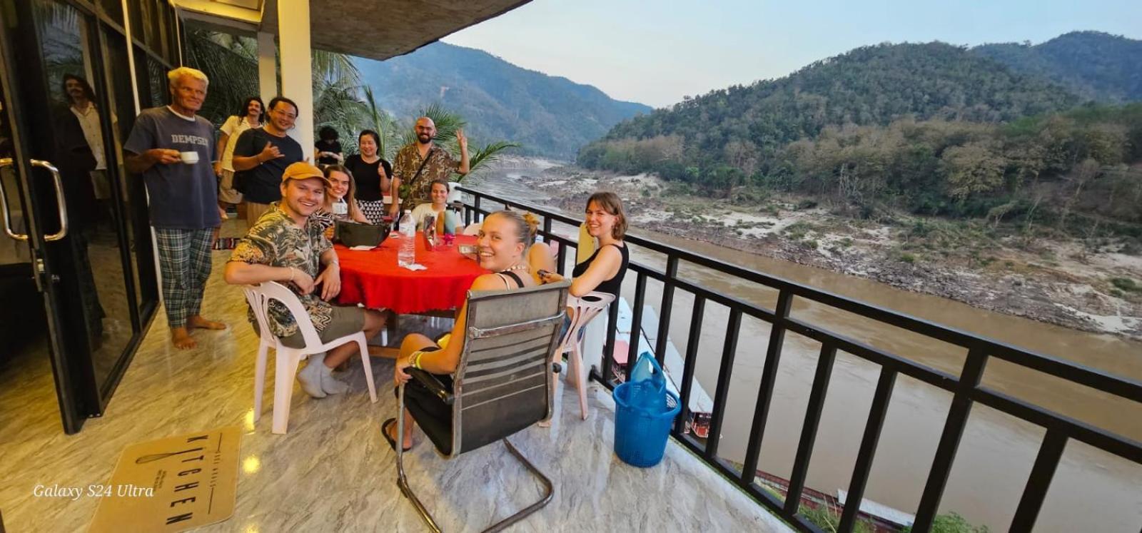Inn Riverside Hostel Pb Muang Pakbèng Esterno foto